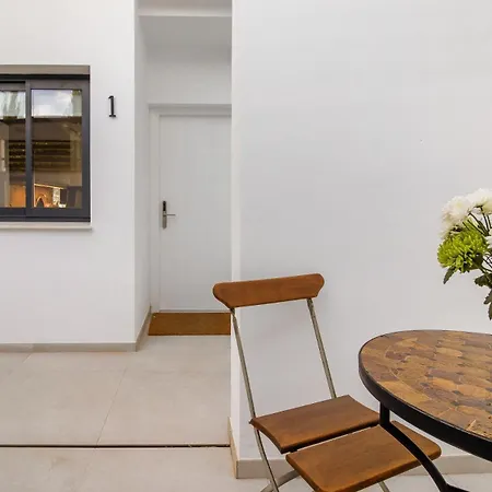 Con Piscina Y Garaje Lägenhet