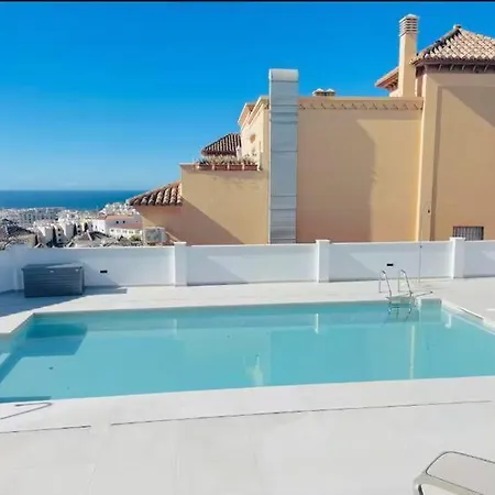 Con Piscina Y Garaje *